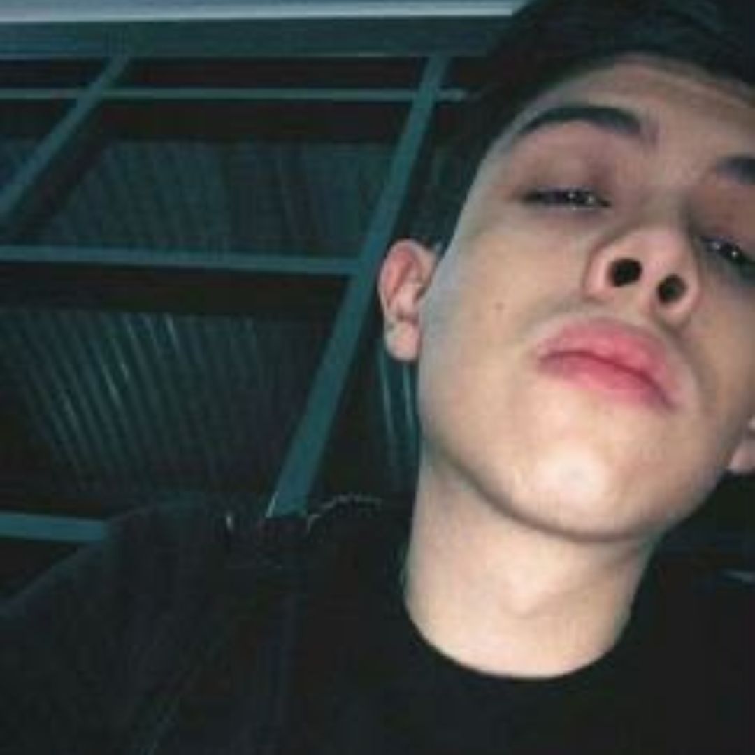  Carlos M. 